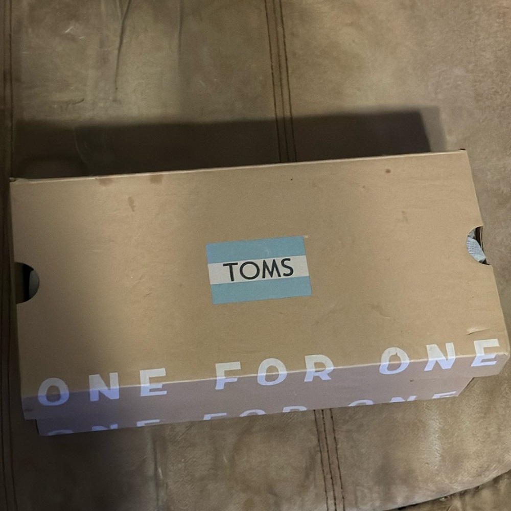 Tom’s classic tobacco brown suede size 6.5 new in box